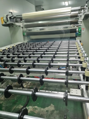 1-20m/min Vervoer snelheid Film laminatie machine 500mm Lengte 0-1320mm Werkwijdte Voor acryl plastic plaat