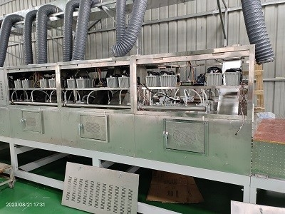 17530 mm × 1600 mm × 1100 mm vacuüm microgolfdroger voor nauwkeurige temperatuurregeling bij 80 °C