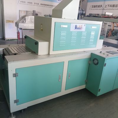 Industriële LED UV-hardmachine voor snel drogen en hard maken van oplosmiddel-gebaseerde coatings, inkt en lijm.