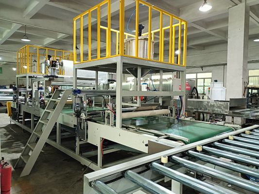 Innovatief ontwerp energiezuinige werking schroot coating line Extruded board