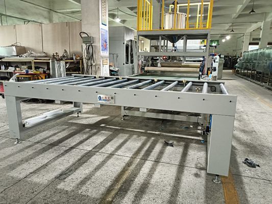 Volledig automatische schraper-coatingsmachine voor XPS-plankoppervlaktevoorbereiding.