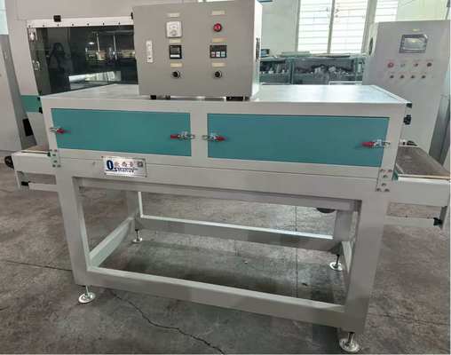Infrarooddrogingssysteem op laboratoriumschaal voor de coating van gevormde pulp   Compacte experimentele oven