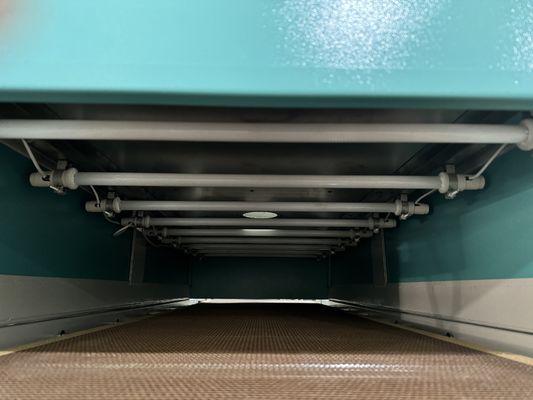 Infrarooddrogingssysteem op laboratoriumschaal voor de coating van gevormde pulp   Compacte experimentele oven