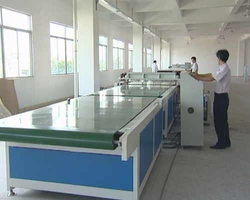 Hoogwaardige gordijncoatmachine met een coatingsdikte van 3-80 mm en een coatingsnauwkeurigheid van ±0,02 mm