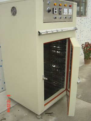 Een jaar vaste temperatuuroven met buiten afmetingen 600 mm x 600 mm x 800 mm