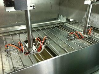 Volledig Automatische Spuitcoatmachine met Aanpasbare Breedte, Japanse Iwata Spuitpistolen & PLC Besturing voor Industriële Toepassingen