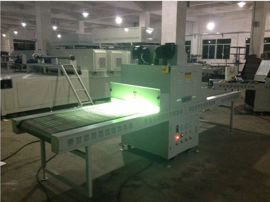 300 mm effectieve lengte UV-hardmachine met harding en 380V 50HZ voedingsspanning