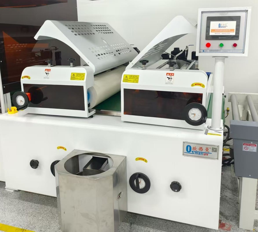 Precisie-engineering op maat gemaakte oplossingen Rolcoatingmachine met voorwaartse en achterwaartse rolcoating 1320 mm effectieve breedte