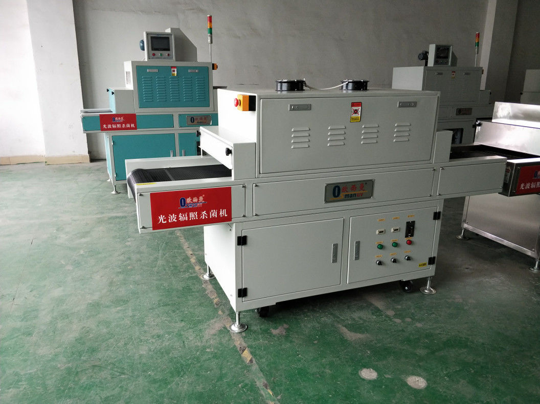 Efficiënte 10 m/Min 2KW Mesh Riem Uv Bestraling Machine Computer Wit Voor Voedsel Doos of Kleding of Board
