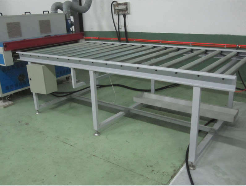 PLC-besturing en servomotor aangedreven transportbandmachine voor automatische werking