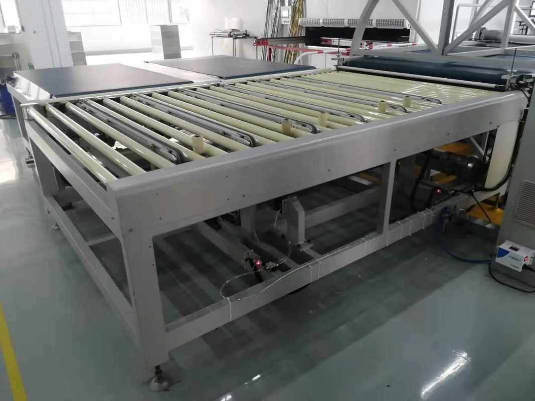 Automatische transportbandverwerkingsmachine 2m*0,6m*1,5m Grootte voor een soepele werking