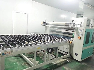 1.5KW filmlamineermachine voor nauwkeurige en gladde lamineering van 0,03-2 mm dik voor glas, acryl, plastic, borad