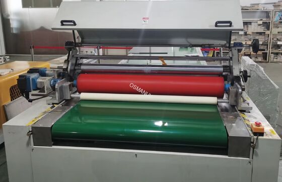 Industriële rolcoating met een aanpasbare coatingbreedte tot 2500 mm en een precisie-systeem met twee rollen voor veelzijdige materiaalcompatibiliteit